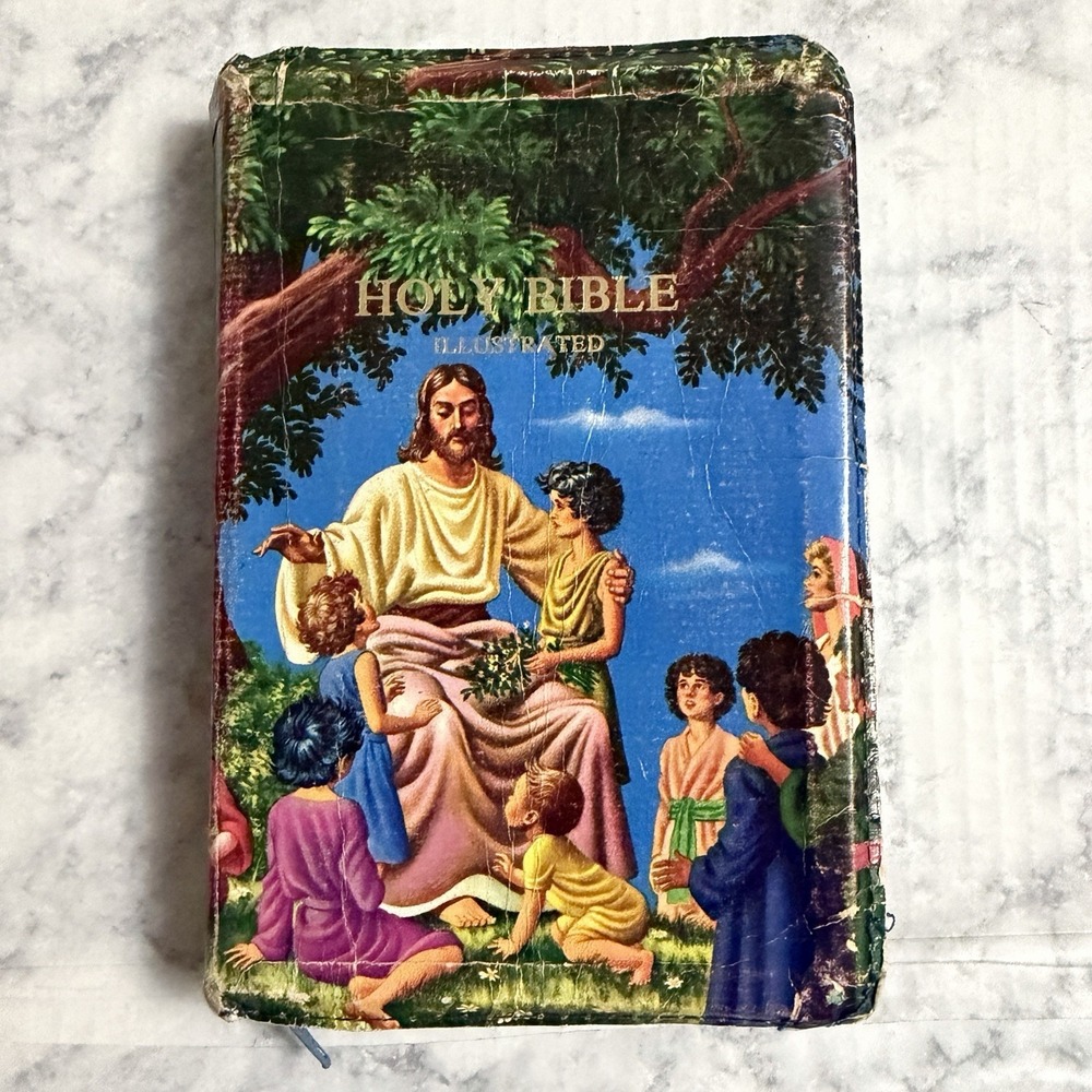 Vintage Childrens Holy Bible Zipper Closure KJV Illustrated World Publishing 80s